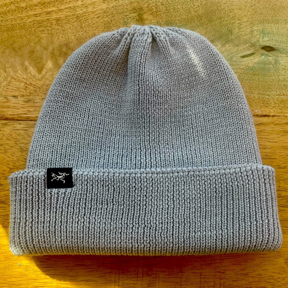 Brand new never worn arc’teryx beanie